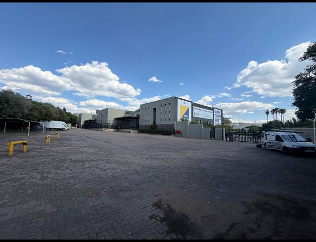 3,300M² WAREHOUSE TO LET IN HALFWAY HOUSE